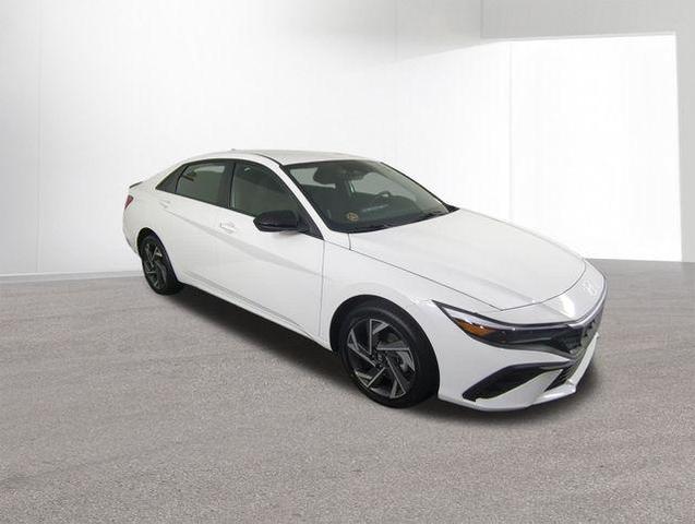 Photo of 2025 White Hyundai ELANTRA HEV