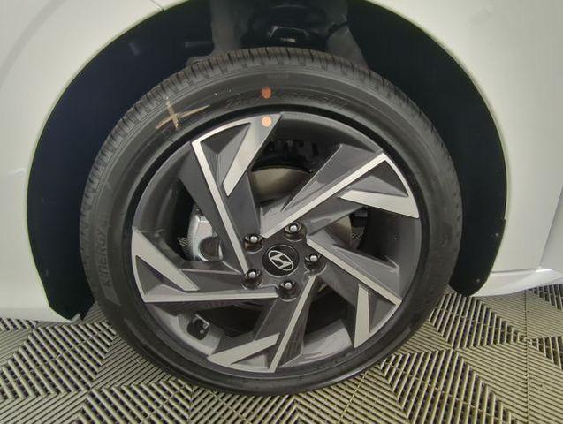 Photo of 2025 White Hyundai ELANTRA HEV