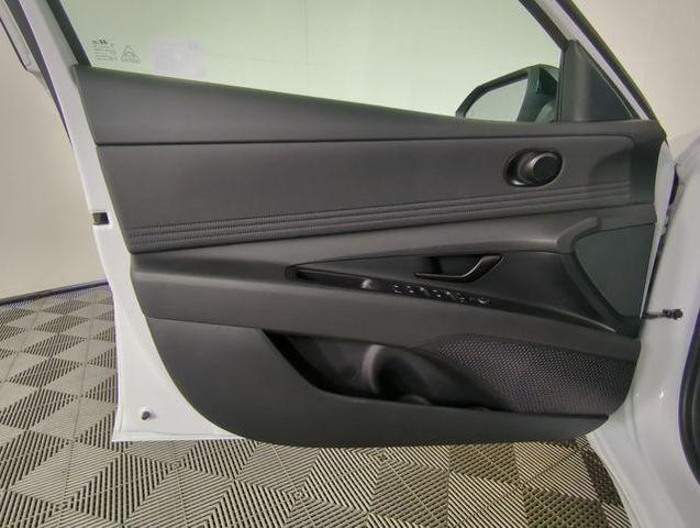 Photo of 2025 White Hyundai ELANTRA HEV