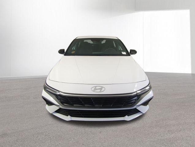 Photo of 2025 White Hyundai ELANTRA HEV
