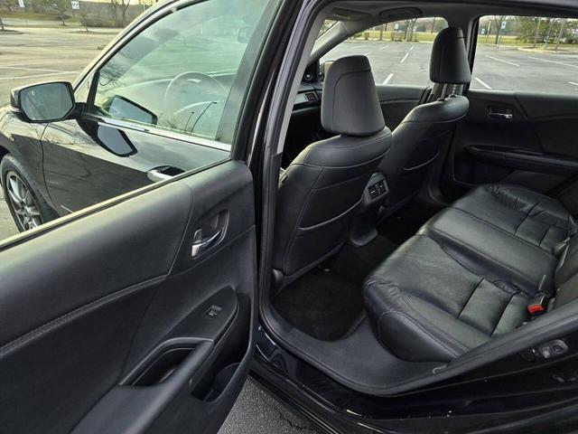 Photo of 2015 Crystal Black Pearl Honda Accord