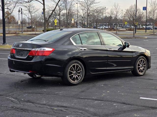 Photo of 2015 Crystal Black Pearl Honda Accord