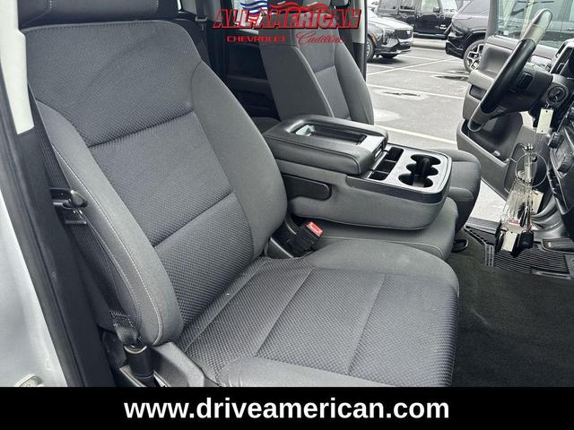 Photo of 2018 Silver Ice Metallic Chevrolet Silverado 1500