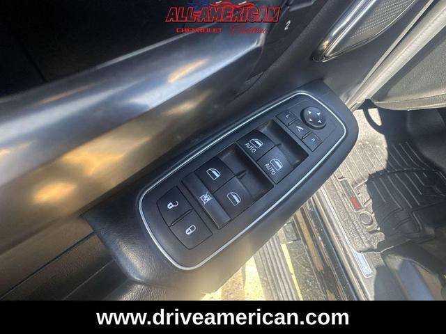 Photo of 2021 Diamond Black Crystal Pearlcoat RAM 1500
