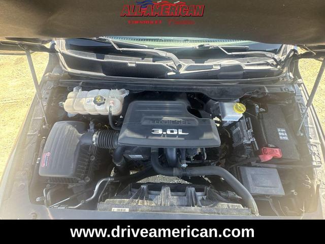 Photo of 2021 Diamond Black Crystal Pearlcoat RAM 1500