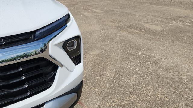 Photo of 2026 Summit White Chevrolet Trailblazer
