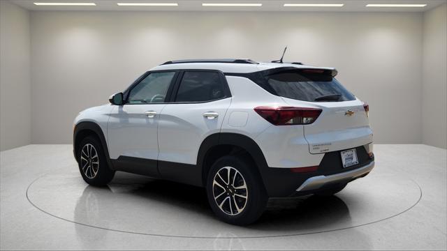 Photo of 2026 Summit White Chevrolet Trailblazer