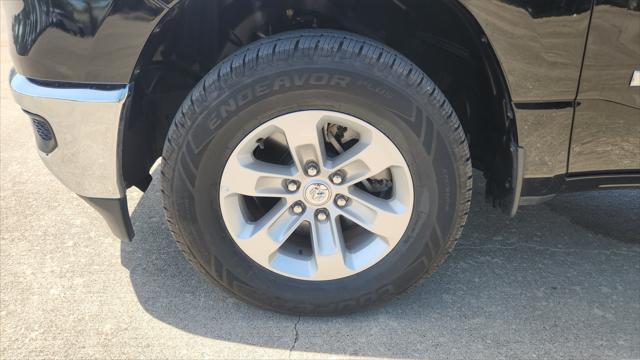 Photo of 2024 Diamond Black Crystal Pearlcoat RAM 1500