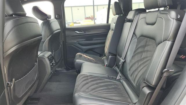 Photo of 2023 Silver Zynith Jeep Grand Cherokee L