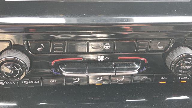 Photo of 2023 Silver Zynith Jeep Grand Cherokee L
