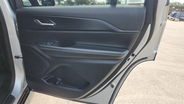 Photo of 2023 Silver Zynith Jeep Grand Cherokee L