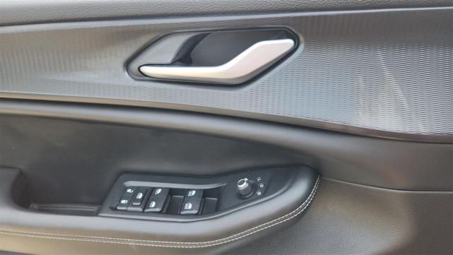 Photo of 2023 Silver Zynith Jeep Grand Cherokee L
