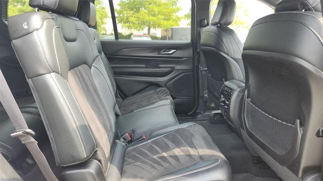 Photo of 2023 Silver Zynith Jeep Grand Cherokee L