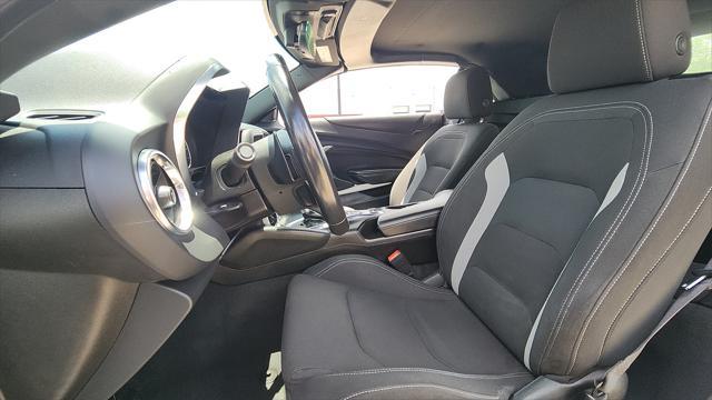 Photo of 2023 Summit White Chevrolet Camaro