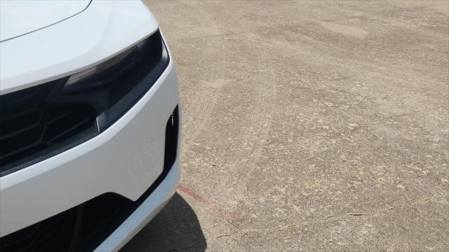 Photo of 2023 Summit White Chevrolet Camaro