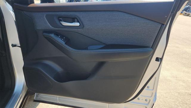 Photo of 2023 Brilliant Silver Metallic Nissan Rogue