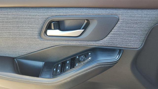 Photo of 2023 Brilliant Silver Metallic Nissan Rogue