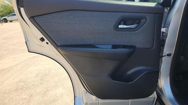 Photo of 2023 Brilliant Silver Metallic Nissan Rogue