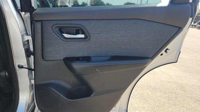 Photo of 2023 Brilliant Silver Metallic Nissan Rogue