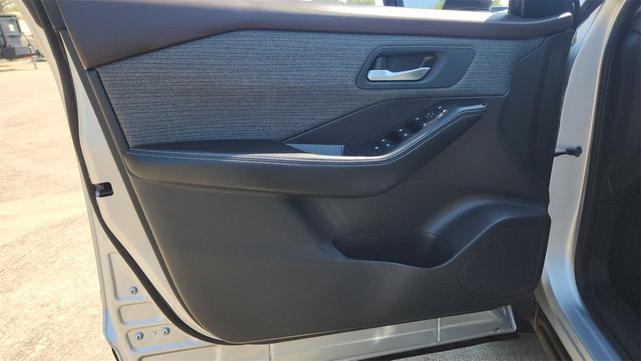 Photo of 2023 Brilliant Silver Metallic Nissan Rogue