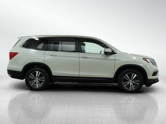 Photo of 2018 White Honda Pilot