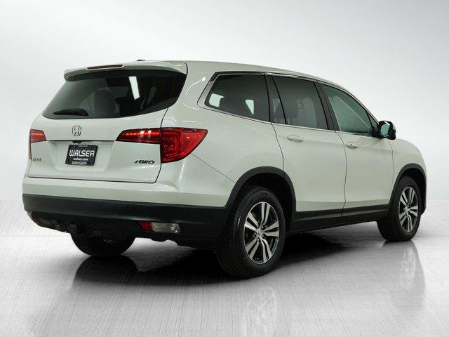 Photo of 2018 White Honda Pilot