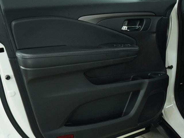 Photo of 2018 White Honda Pilot