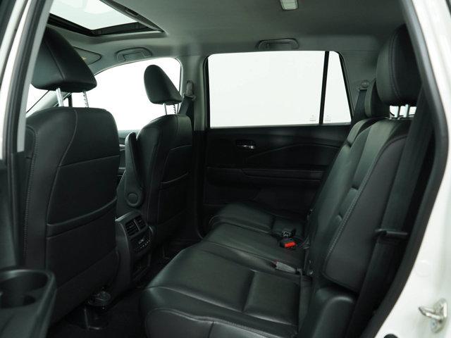 Photo of 2018 White Honda Pilot