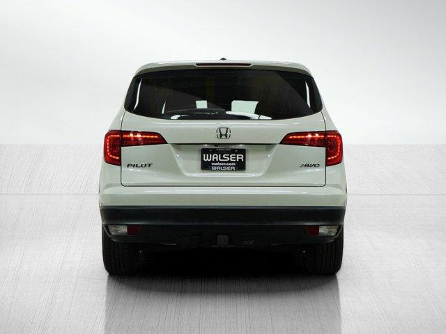 Photo of 2018 White Honda Pilot