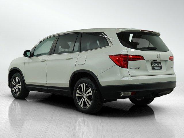 Photo of 2018 White Honda Pilot