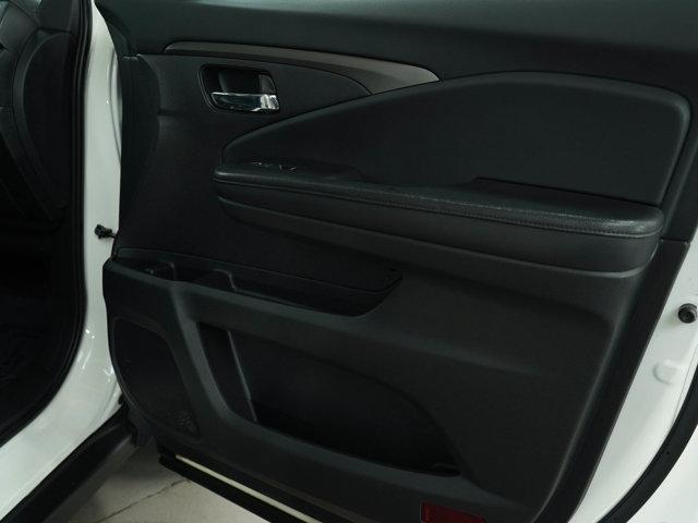 Photo of 2018 White Honda Pilot