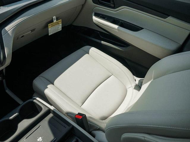 Photo of 2025 Radiant Red Metallic II Honda Odyssey