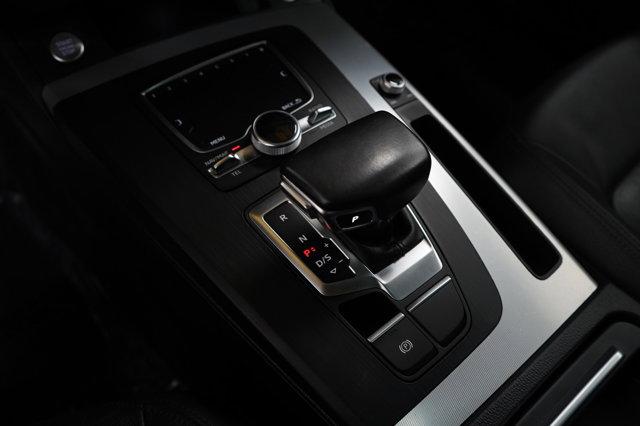 Photo of 2018 Gray Audi Q5