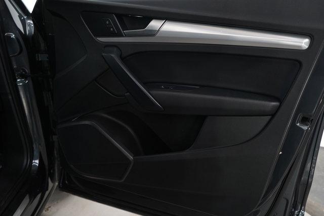 Photo of 2018 Gray Audi Q5