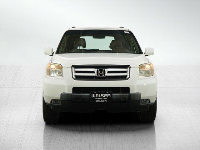 Photo of 2008 White Honda Pilot