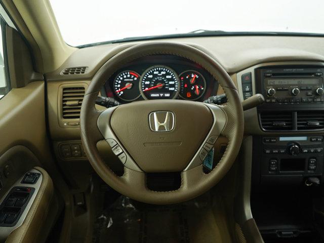 Photo of 2008 White Honda Pilot