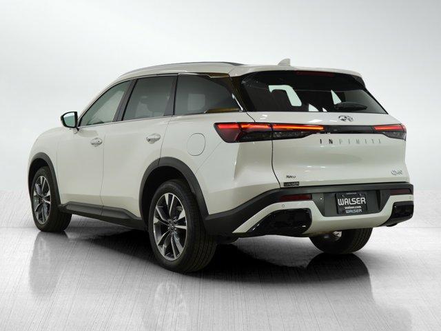 Photo of 2024 Majestic White INFINITI QX60