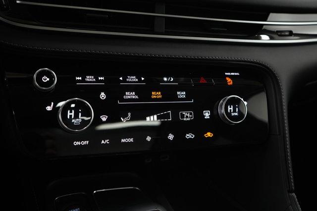 Photo of 2024 Majestic White INFINITI QX60