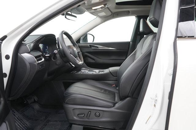 Photo of 2024 Majestic White INFINITI QX60