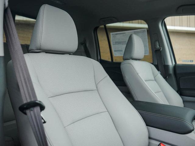 Photo of 2025 Platinum White Pearl Honda Ridgeline