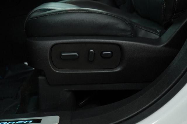 Photo of 2015 White Ford Explorer