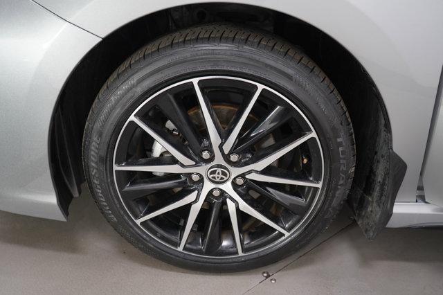 Photo of 2024 CLASSIC SILVER Toyota Camry