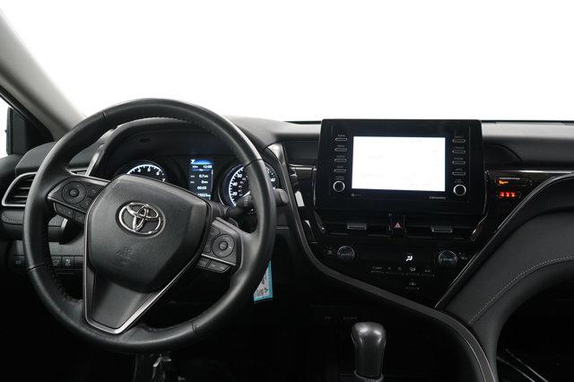 Photo of 2024 CLASSIC SILVER Toyota Camry