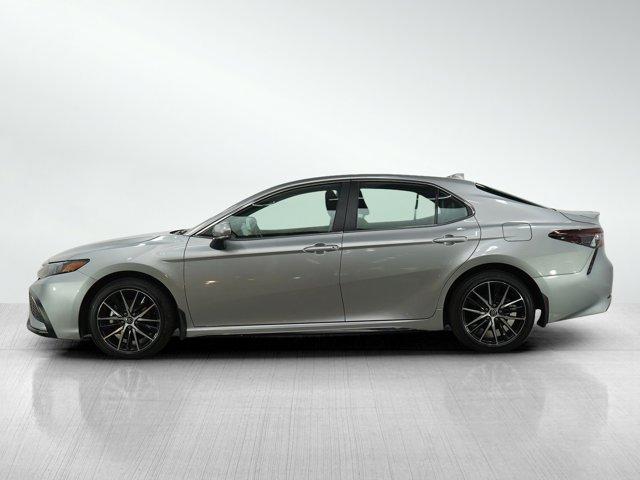 Photo of 2024 CLASSIC SILVER Toyota Camry