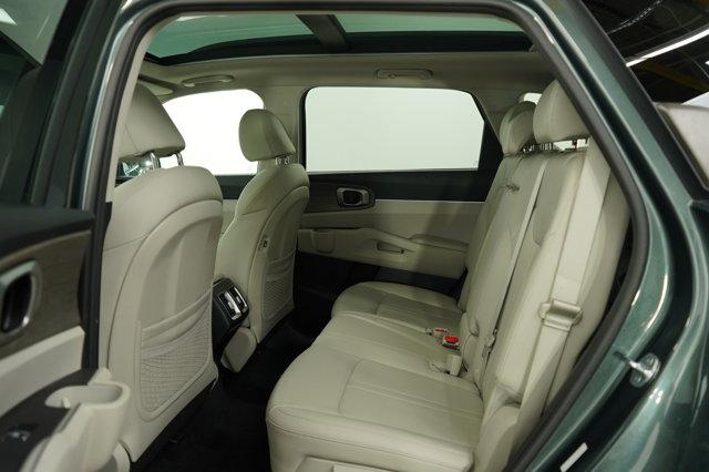 Photo of 2022 Green Kia Sorento