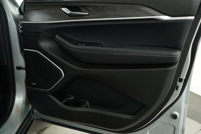 Photo of 2021 Silver Jeep Grand Cherokee L