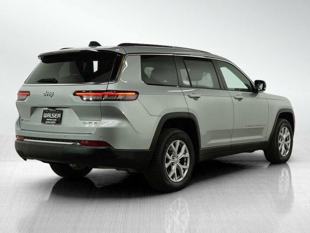 Photo of 2021 Silver Jeep Grand Cherokee L