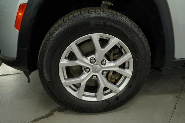 Photo of 2021 Silver Jeep Grand Cherokee L