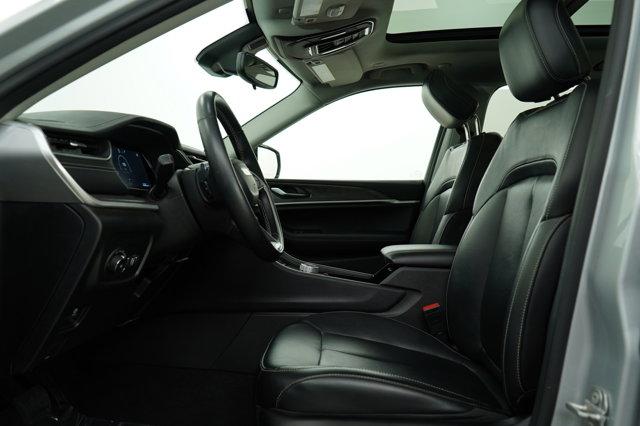 Photo of 2021 Silver Jeep Grand Cherokee L