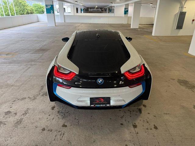 Photo of 2015 White BMW i8